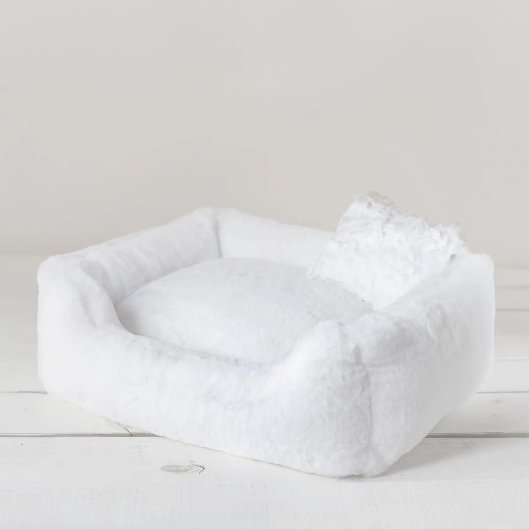 Hello Doggie Divine Luxury Dog Bed with Plush Pillow